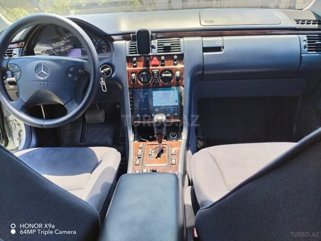 Mercedes E 240-5