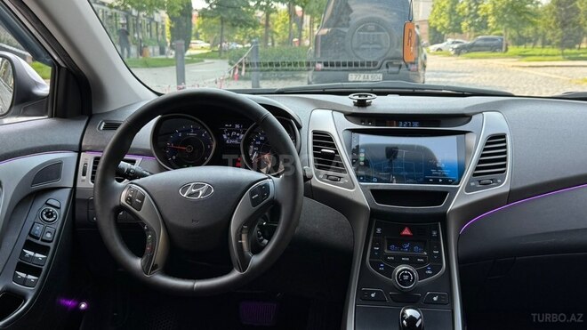 Hyundai Avante-3