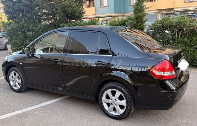 Nissan Tiida-6