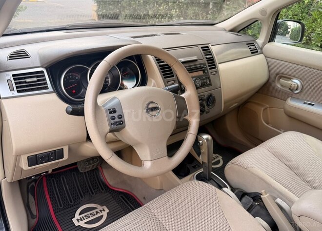 Nissan Tiida-13