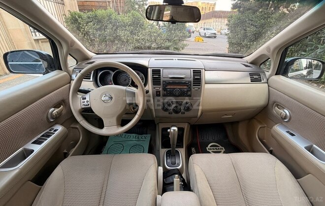 Nissan Tiida-12