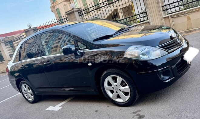 Nissan Tiida-14