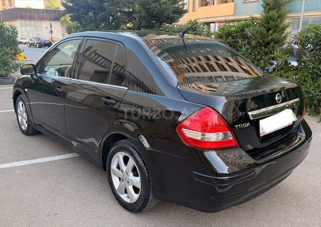 Nissan Tiida-18