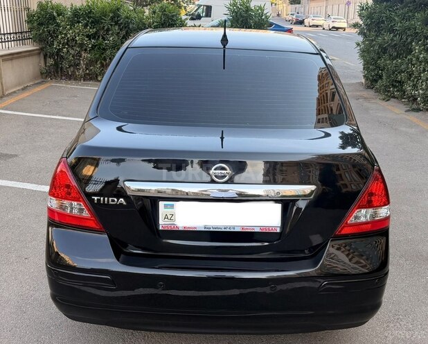 Nissan Tiida-17