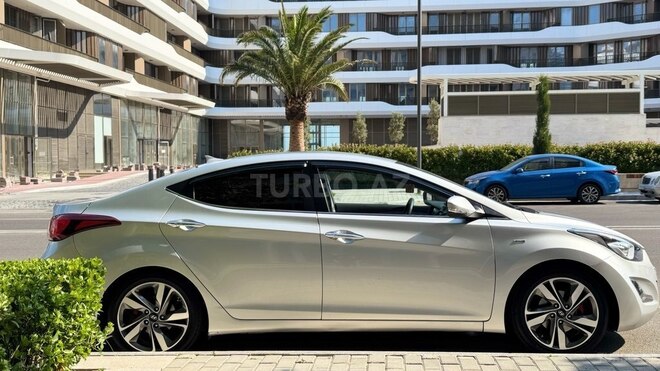Hyundai Avante-11