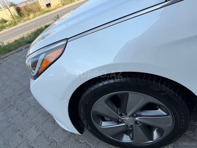 Hyundai Sonata-5