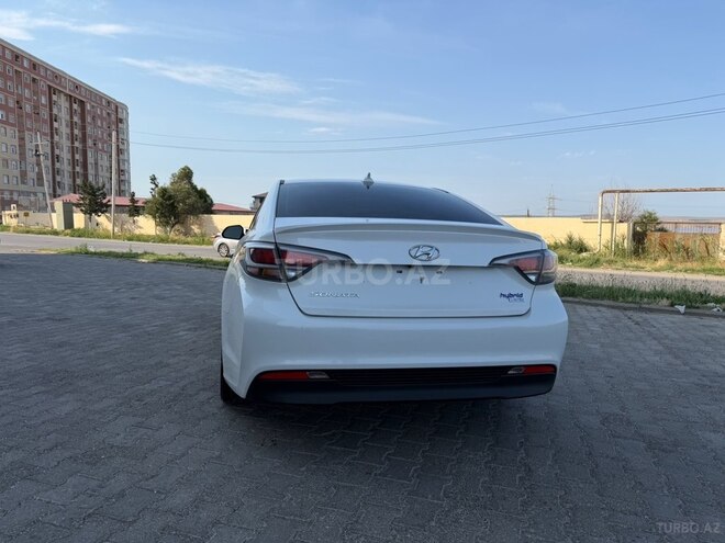 Hyundai Sonata-11