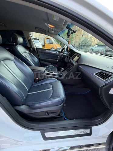 Hyundai Sonata-17