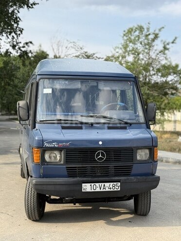 Mercedes 208 D-1