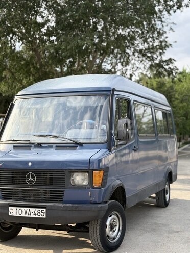 Mercedes 208 D-6