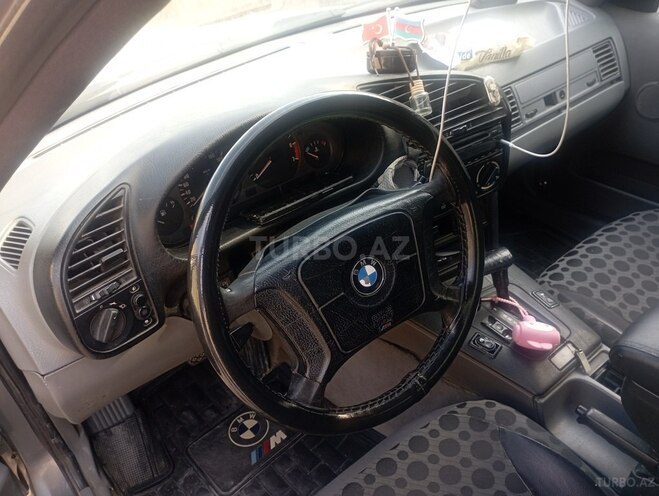 BMW 318-9