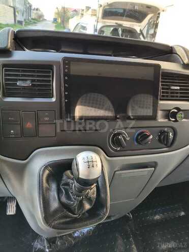 Ford Transit-13