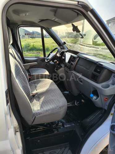 Ford Transit-8