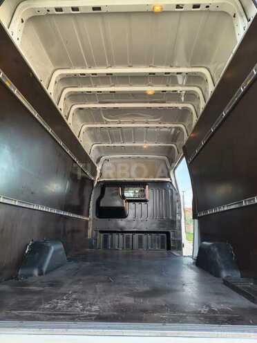 Ford Transit-10