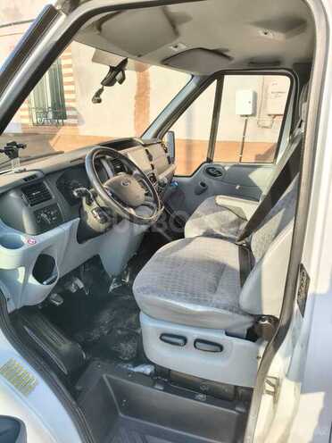 Ford Transit-11