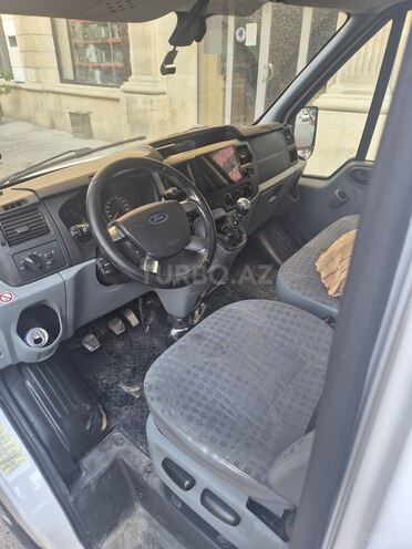 Ford Transit-6