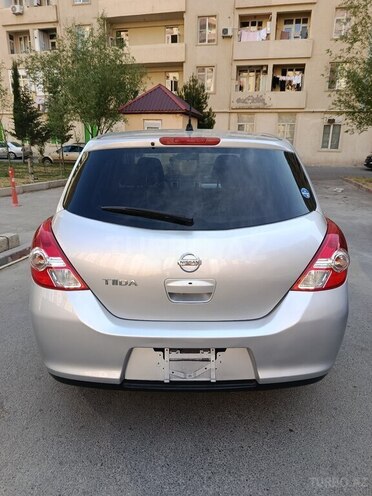 Nissan Tiida-4