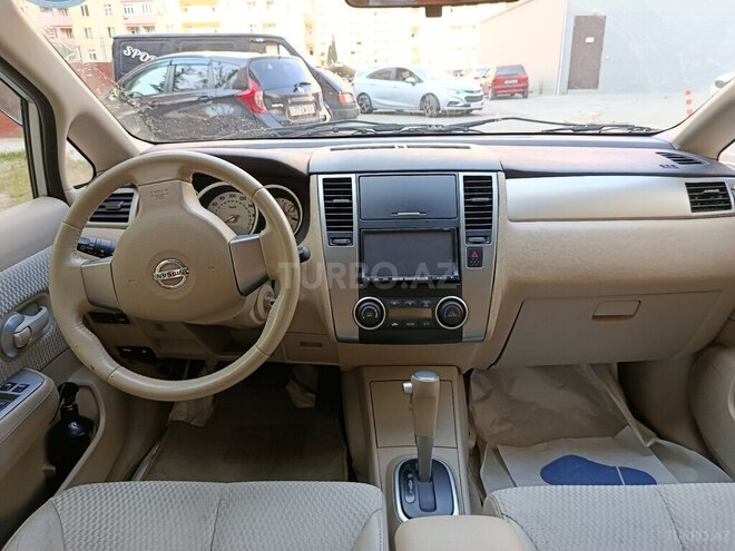 Nissan Tiida-6