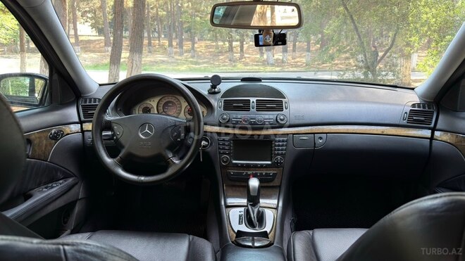 Mercedes E 240-10