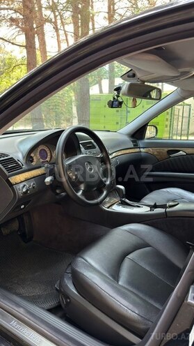 Mercedes E 240-11