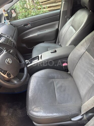 Toyota Prius-5
