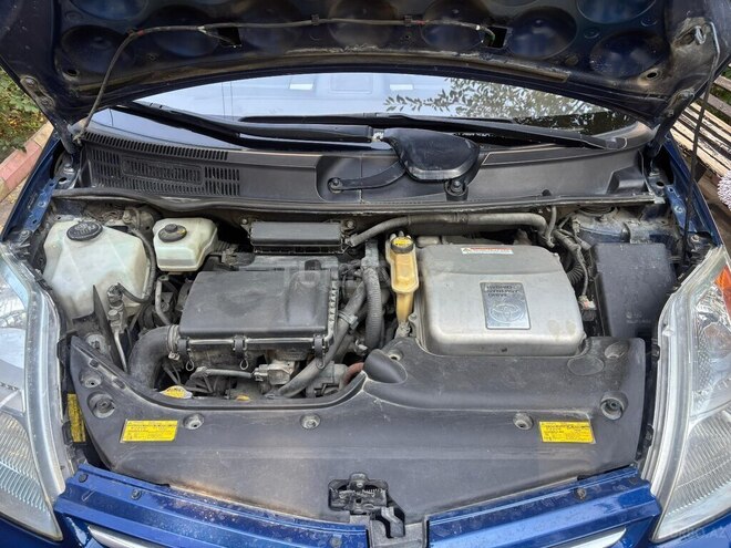 Toyota Prius-11