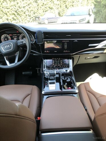 Audi Q7-6