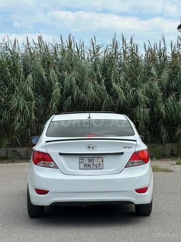 Hyundai Accent-2