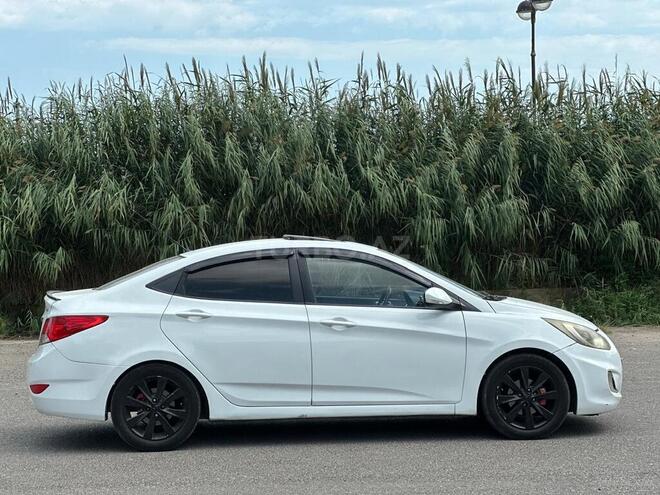 Hyundai Accent-3