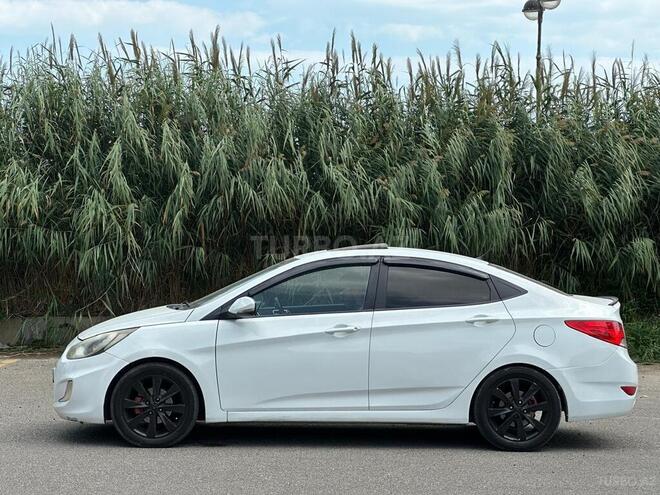Hyundai Accent-4