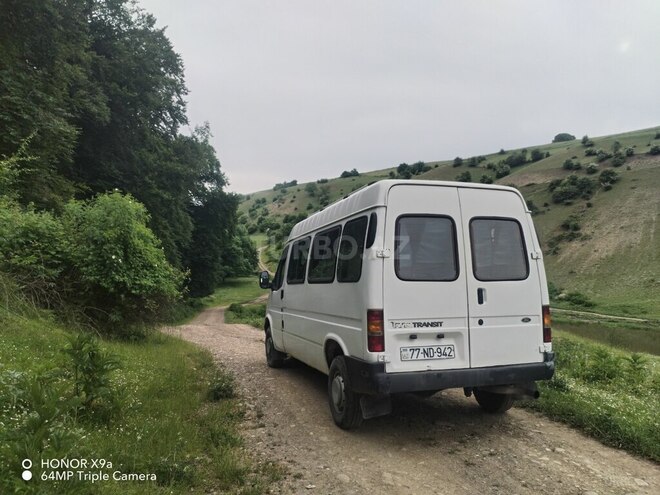 Ford Transit-6