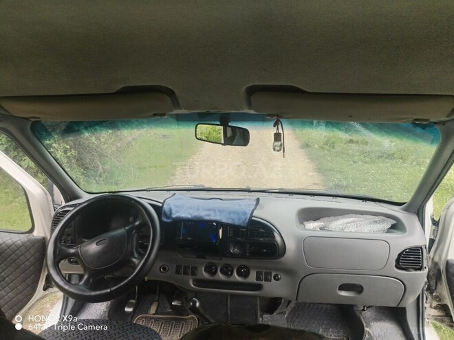 Ford Transit-3