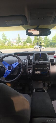 Toyota Prius-12
