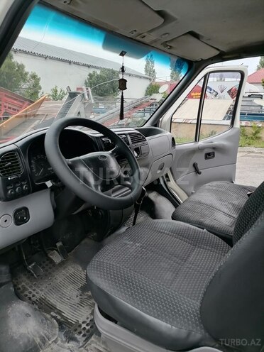 Ford Transit-9