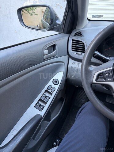 Hyundai Accent-9