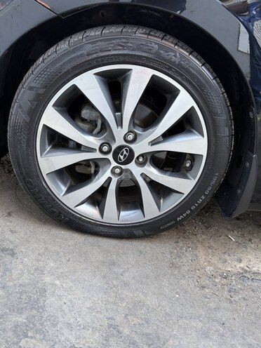 Hyundai Accent-7