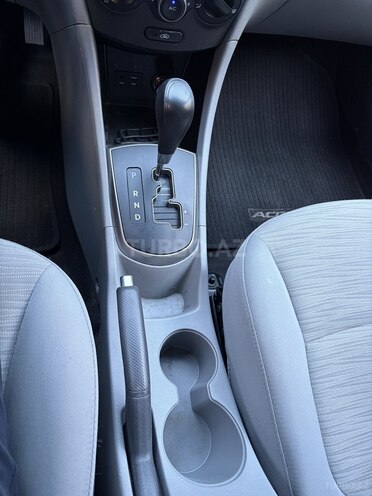 Hyundai Accent-13