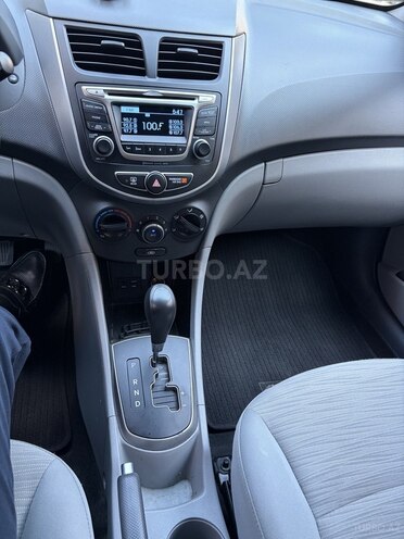 Hyundai Accent-10
