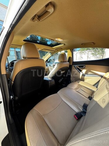 Hyundai Elantra-6