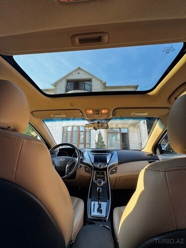 Hyundai Elantra-3