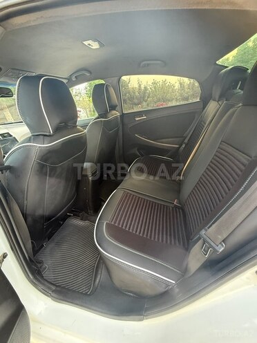 Hyundai Accent-6