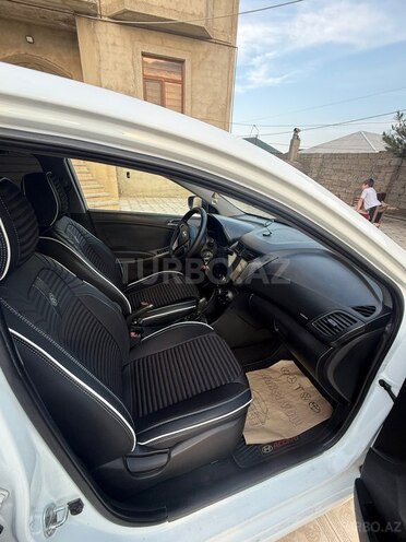 Hyundai Accent-5
