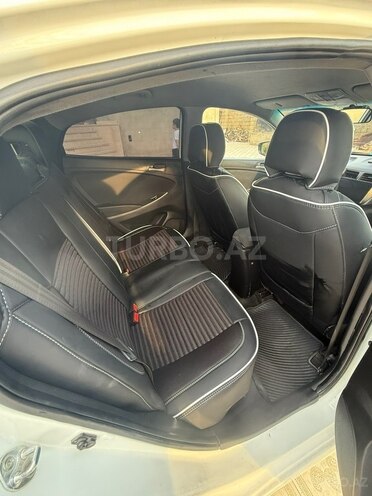 Hyundai Accent-4