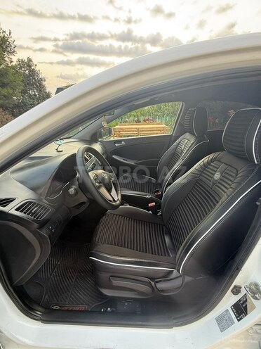 Hyundai Accent-8