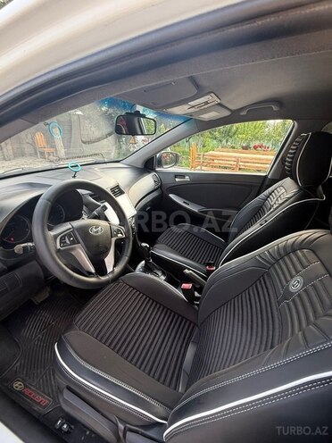 Hyundai Accent-9