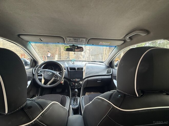 Hyundai Accent-7