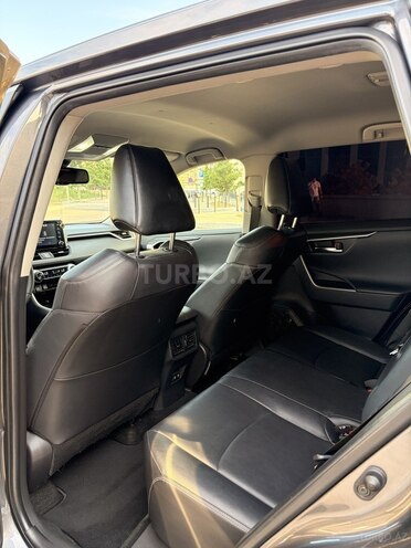 Toyota RAV4-12