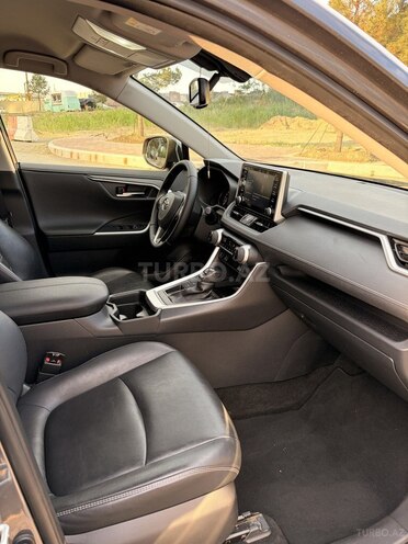Toyota RAV4-11