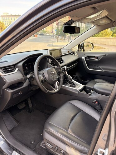 Toyota RAV4-9