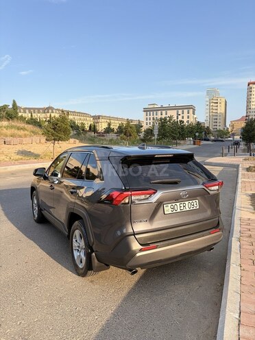 Toyota RAV4-6